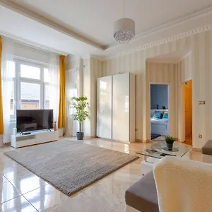 Luxury Downtown By Anna , Budapest Hungary